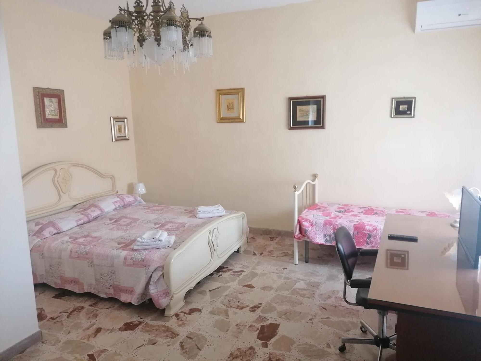 San Caloiru Home Naro Exterior photo